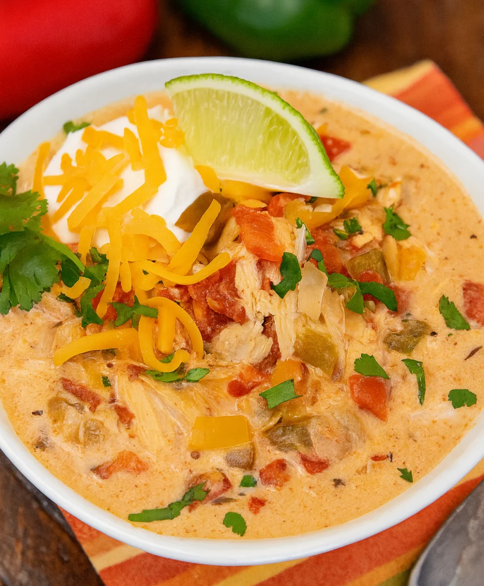 Keto-Friendly Low-Carb Chicken Fajita Soup with Cilantro Garnish