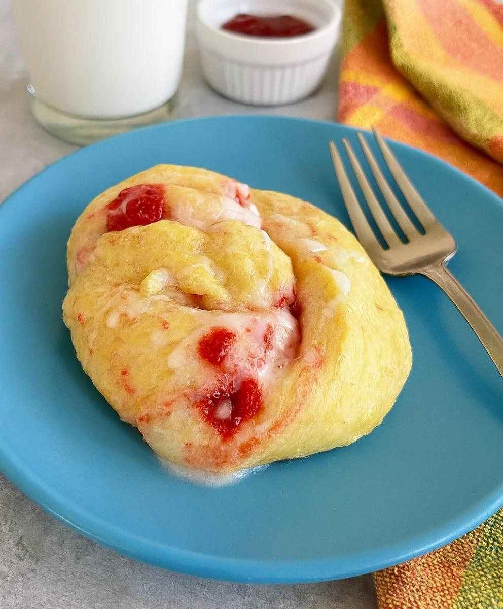 Freshly Baked Strawberry Cream Cheese Sweet Rolls
